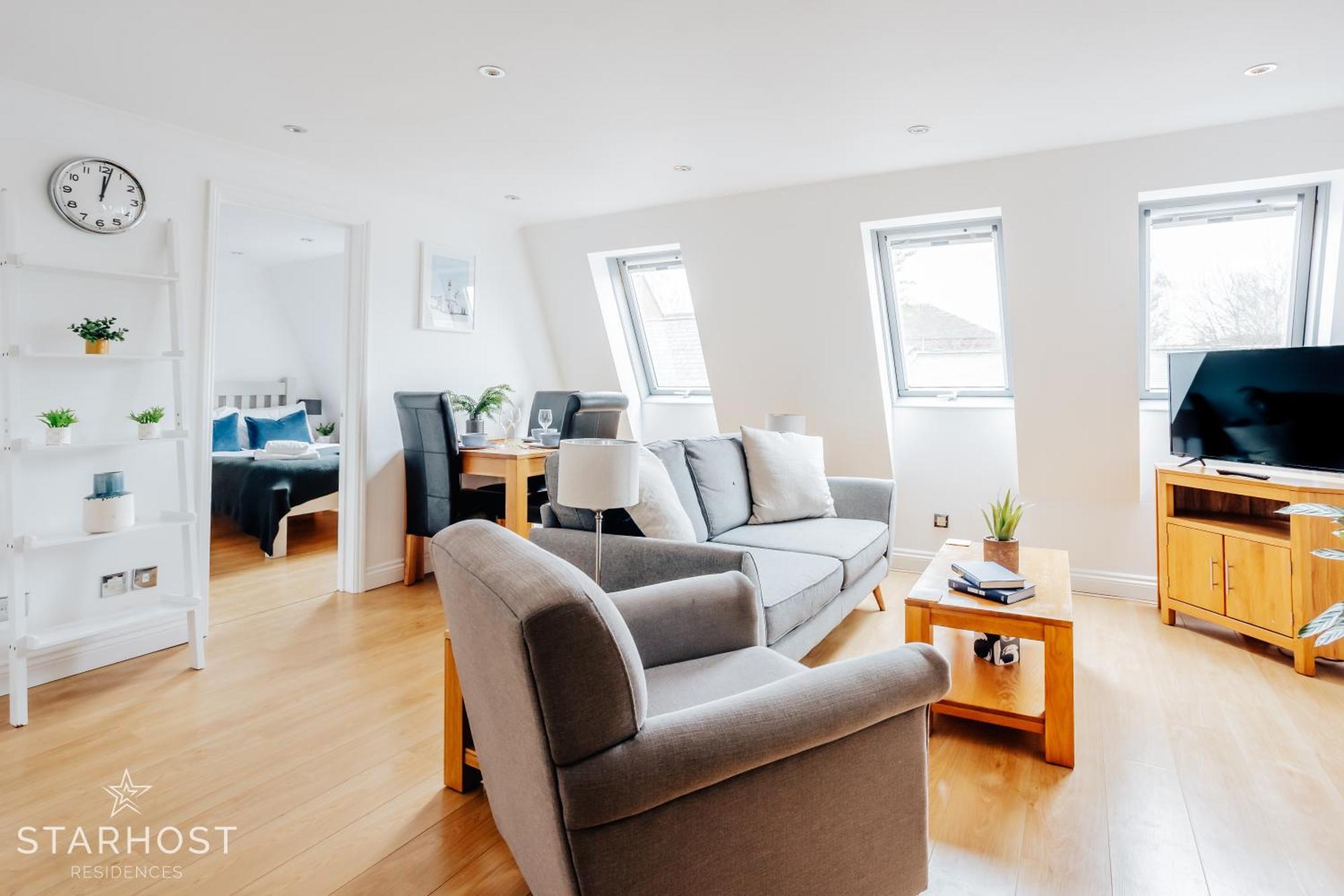 Central 3 Bed Apartment At Regents Court, Newbury نيوبري المظهر الخارجي الصورة