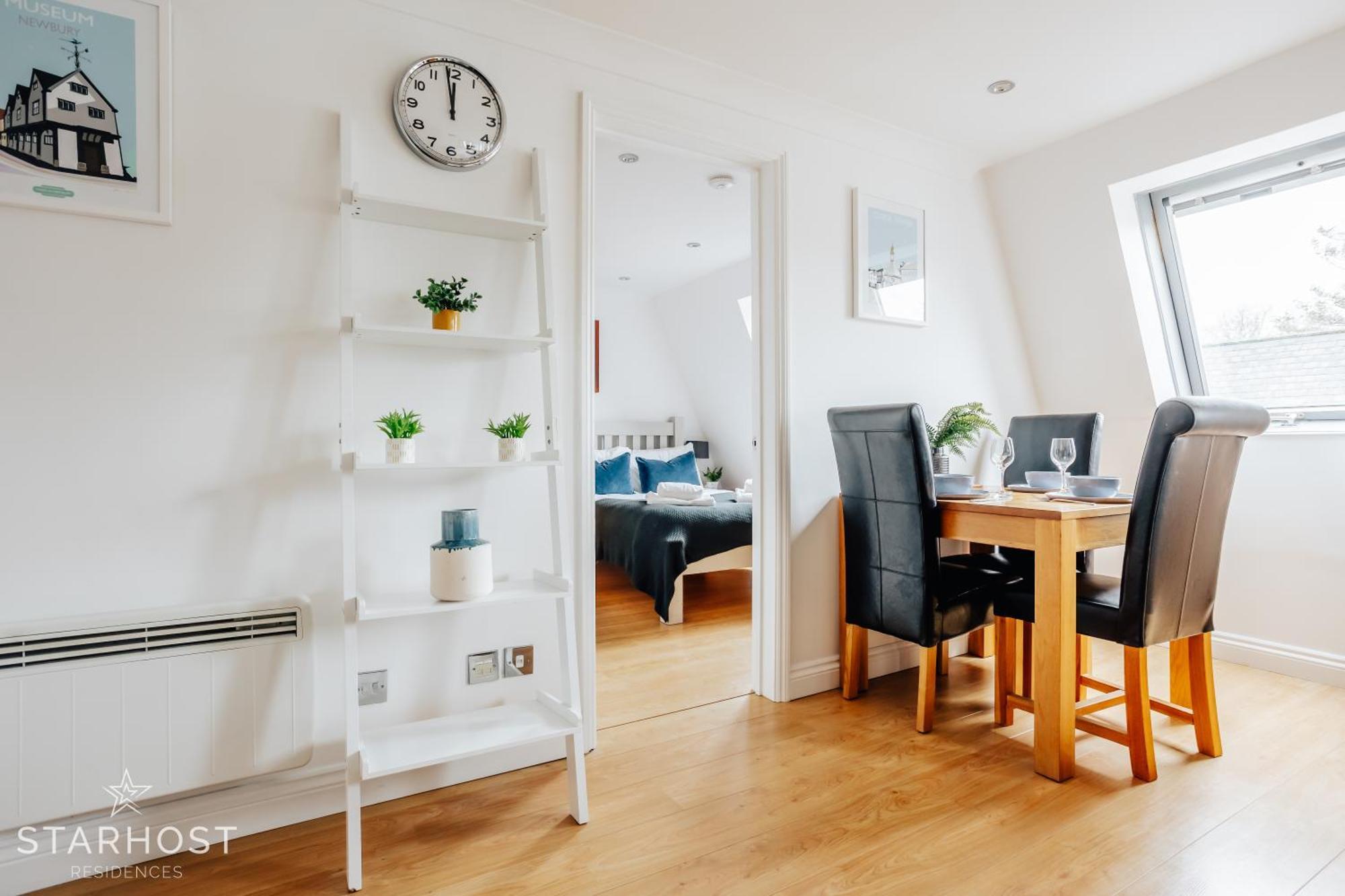 Central 3 Bed Apartment At Regents Court, Newbury نيوبري المظهر الخارجي الصورة
