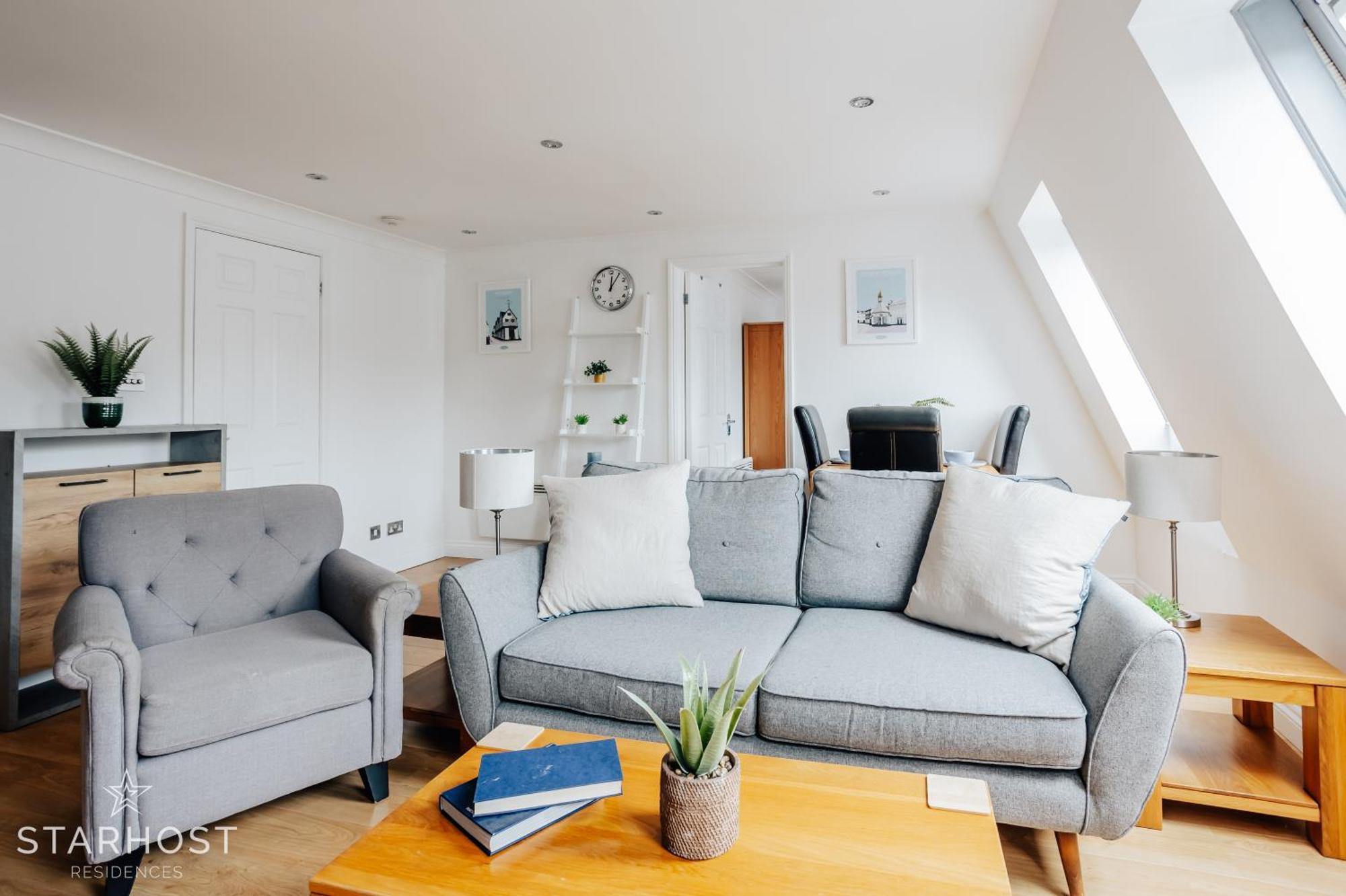 Central 3 Bed Apartment At Regents Court, Newbury نيوبري المظهر الخارجي الصورة