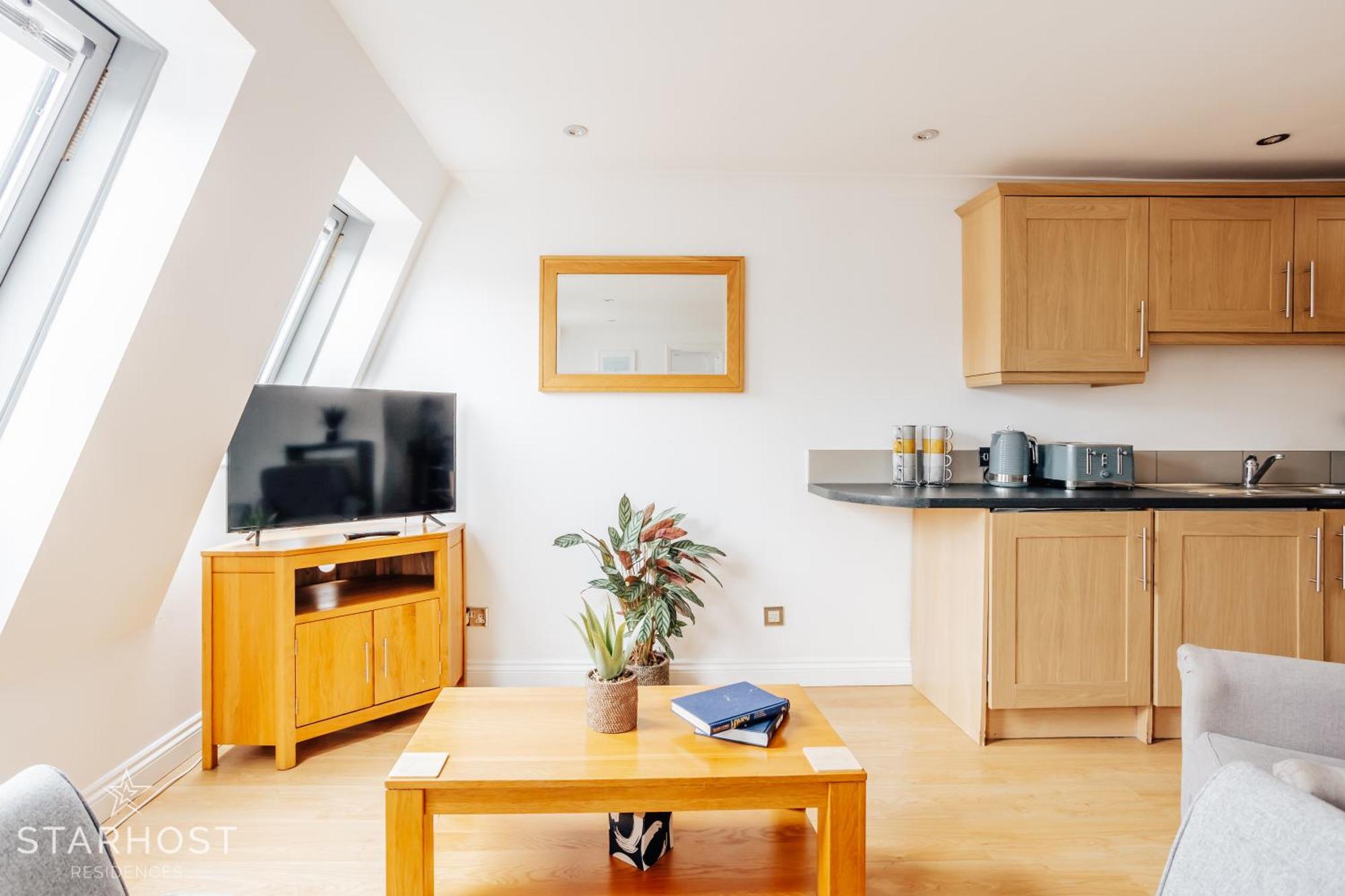 Central 3 Bed Apartment At Regents Court, Newbury نيوبري المظهر الخارجي الصورة