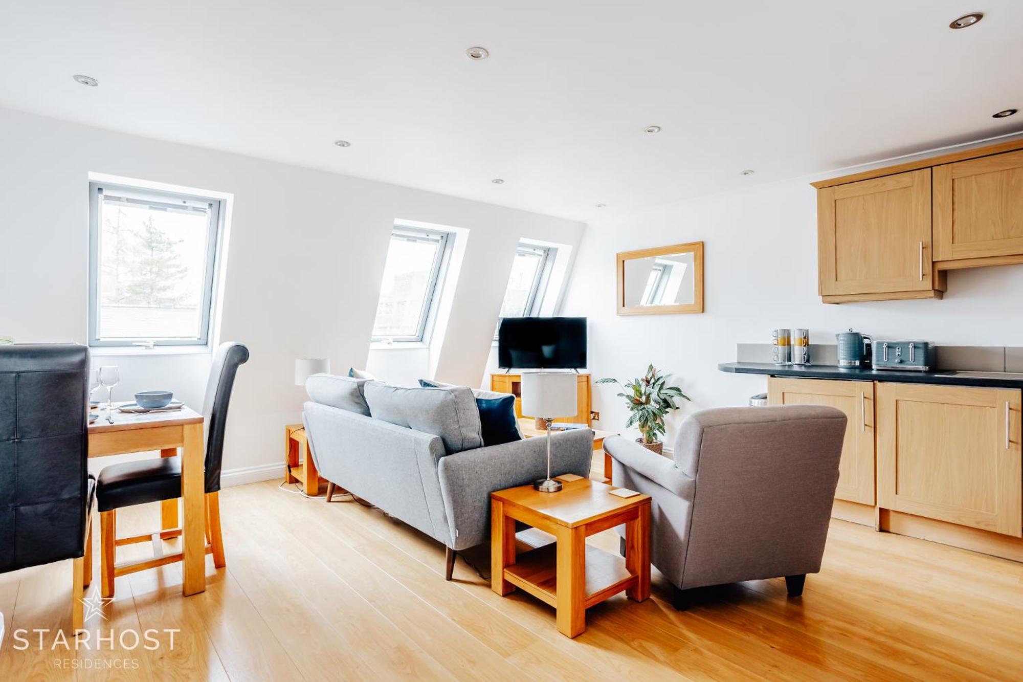 Central 3 Bed Apartment At Regents Court, Newbury نيوبري المظهر الخارجي الصورة