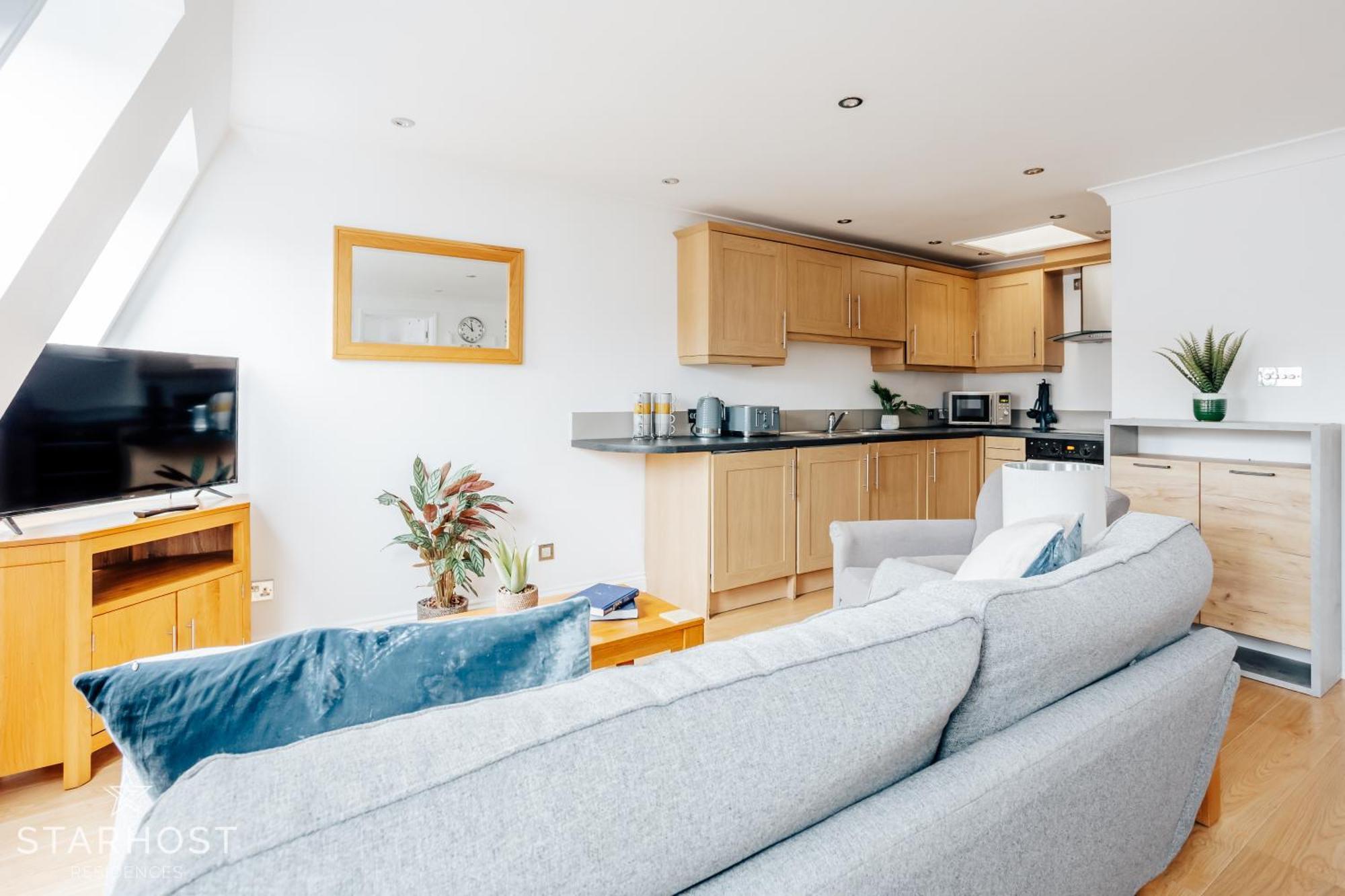 Central 3 Bed Apartment At Regents Court, Newbury نيوبري المظهر الخارجي الصورة