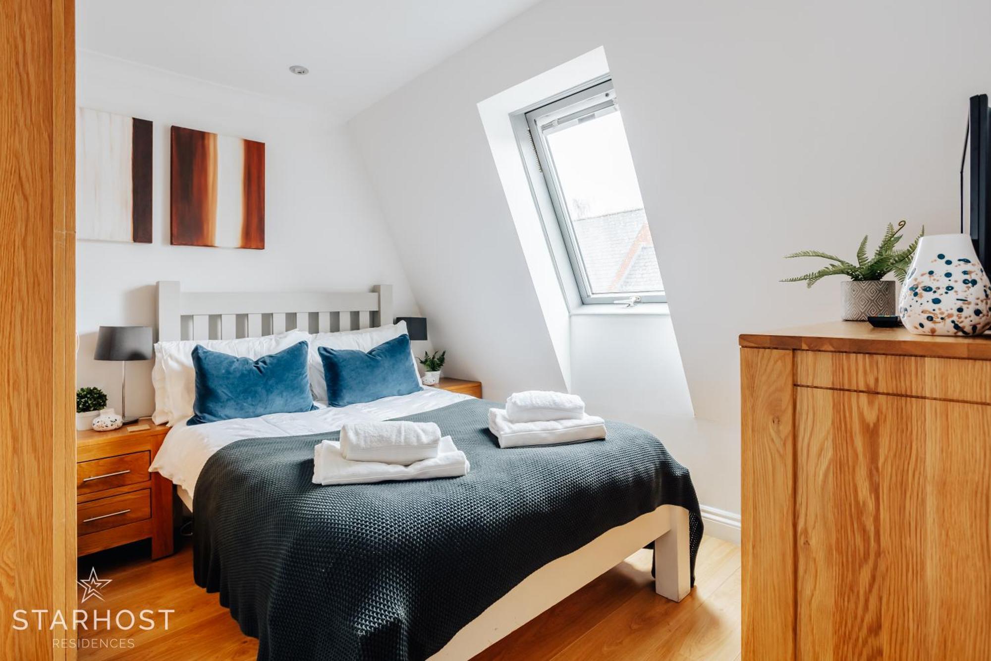 Central 3 Bed Apartment At Regents Court, Newbury نيوبري المظهر الخارجي الصورة