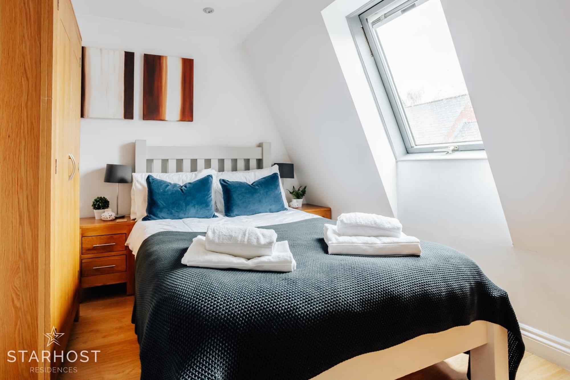 Central 3 Bed Apartment At Regents Court, Newbury نيوبري المظهر الخارجي الصورة