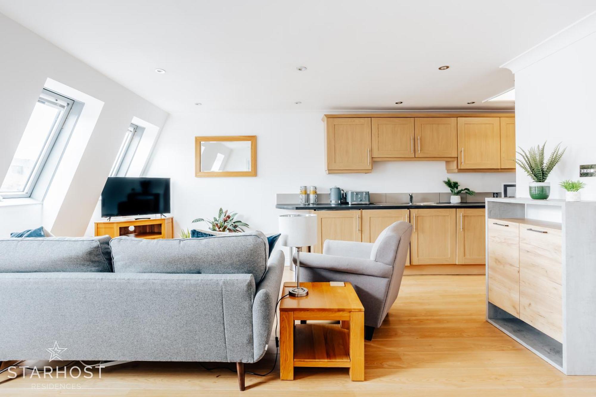 Central 3 Bed Apartment At Regents Court, Newbury نيوبري المظهر الخارجي الصورة