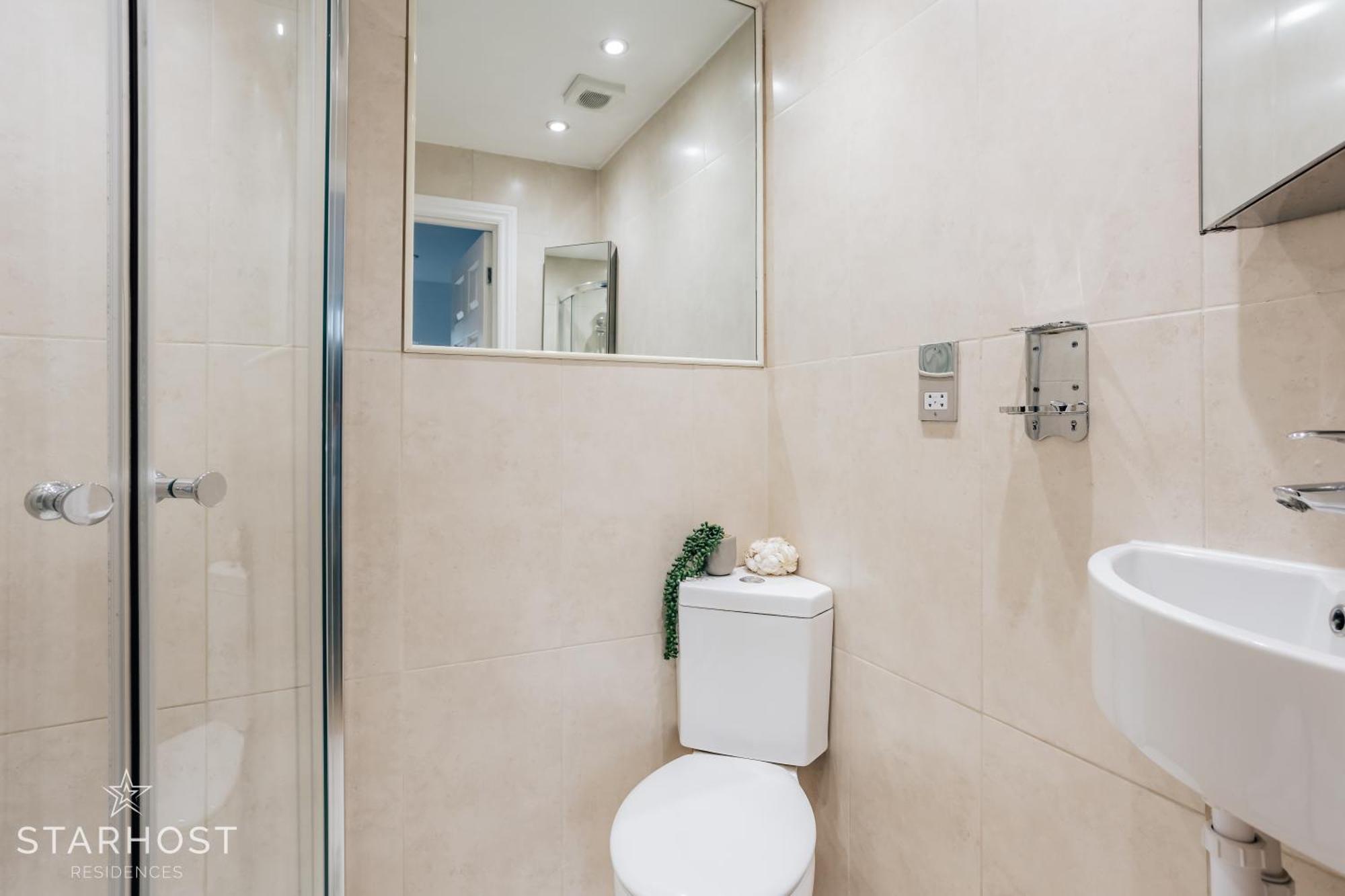 Central 3 Bed Apartment At Regents Court, Newbury نيوبري المظهر الخارجي الصورة